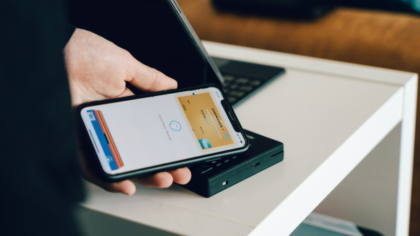Россияне лишились возможности использовать зарубежные карты в Apple Pay