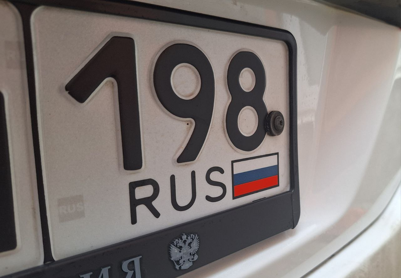 Отсутствие флага на номере авто может стать причиной штрафа