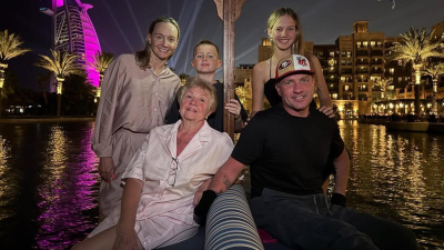 Роман Костомаров показал фото с семейного отдыха в Дубае