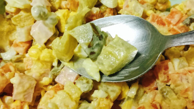 Двухсотграммовая порция салата «Оливье» обойдется петербуржцам в 63 рубля