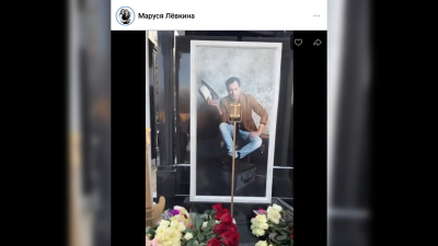 Экс-солисту «На-На» Владимиру Лёвкину открыли памятник на Троекуровском кладбище