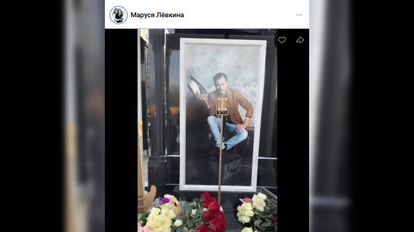 Экс-солисту «На-На» Владимиру Лёвкину открыли памятник на Троекуровском кладбище