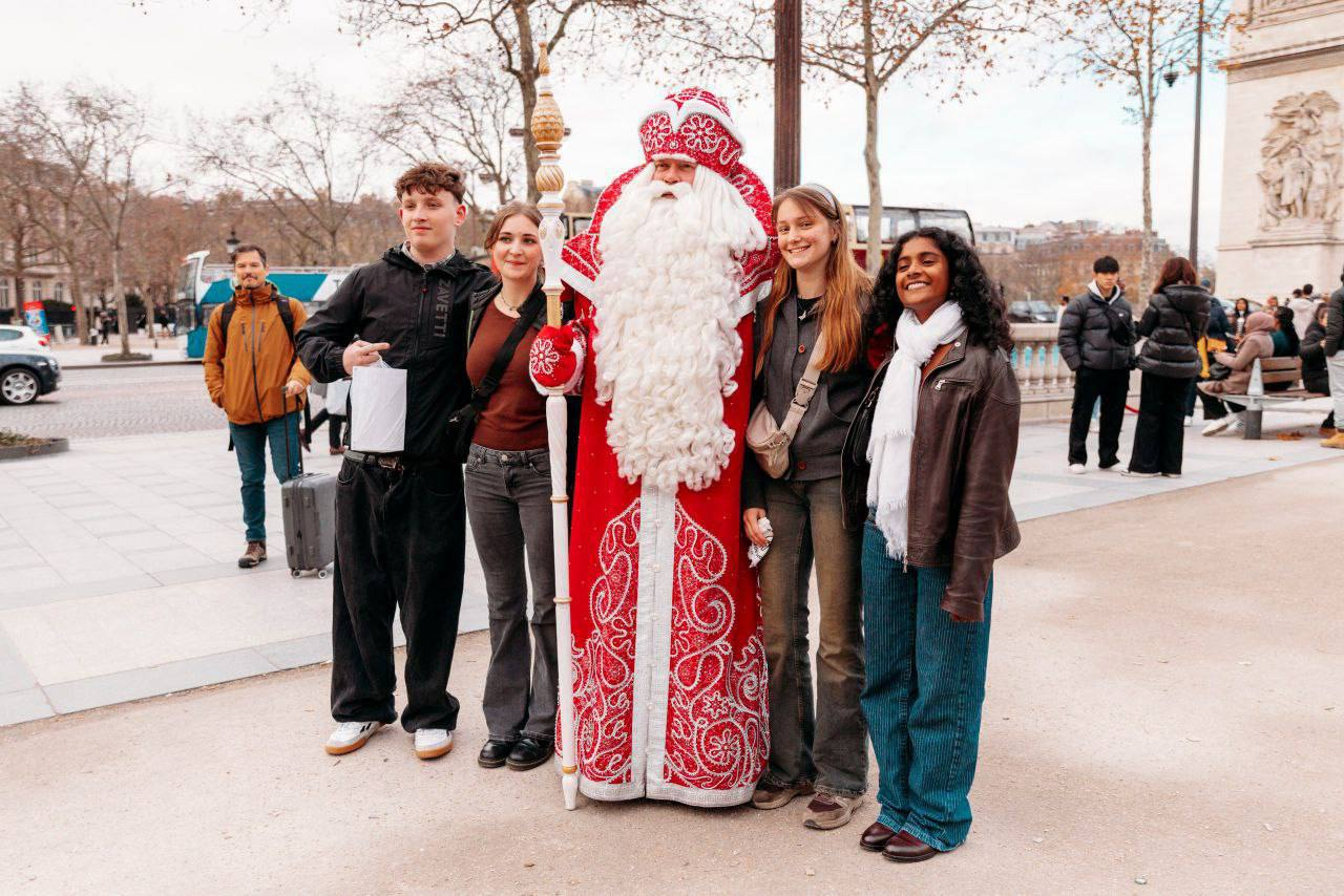Деда Мороз навестил русских детей во Франции