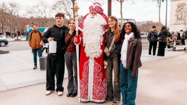 Деда Мороз навестил русских детей во Франции