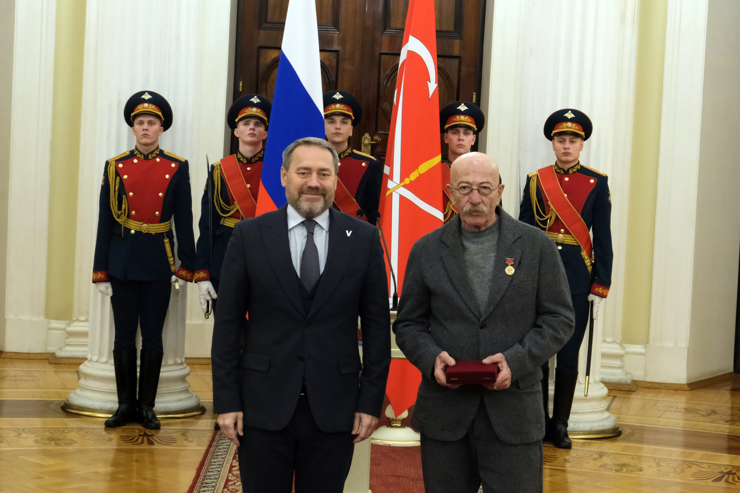 Розенбауму вручили почетный знак за вклад в развитие Санкт-Петербурга