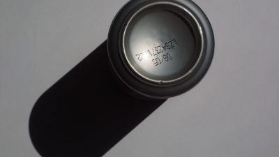 Покупка банки с соплями у художника из Петербурга обойдется в 25 тысяч рублей