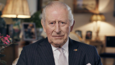 Карл III выразил благодарность врачам за прогресс в лечении его онкологии