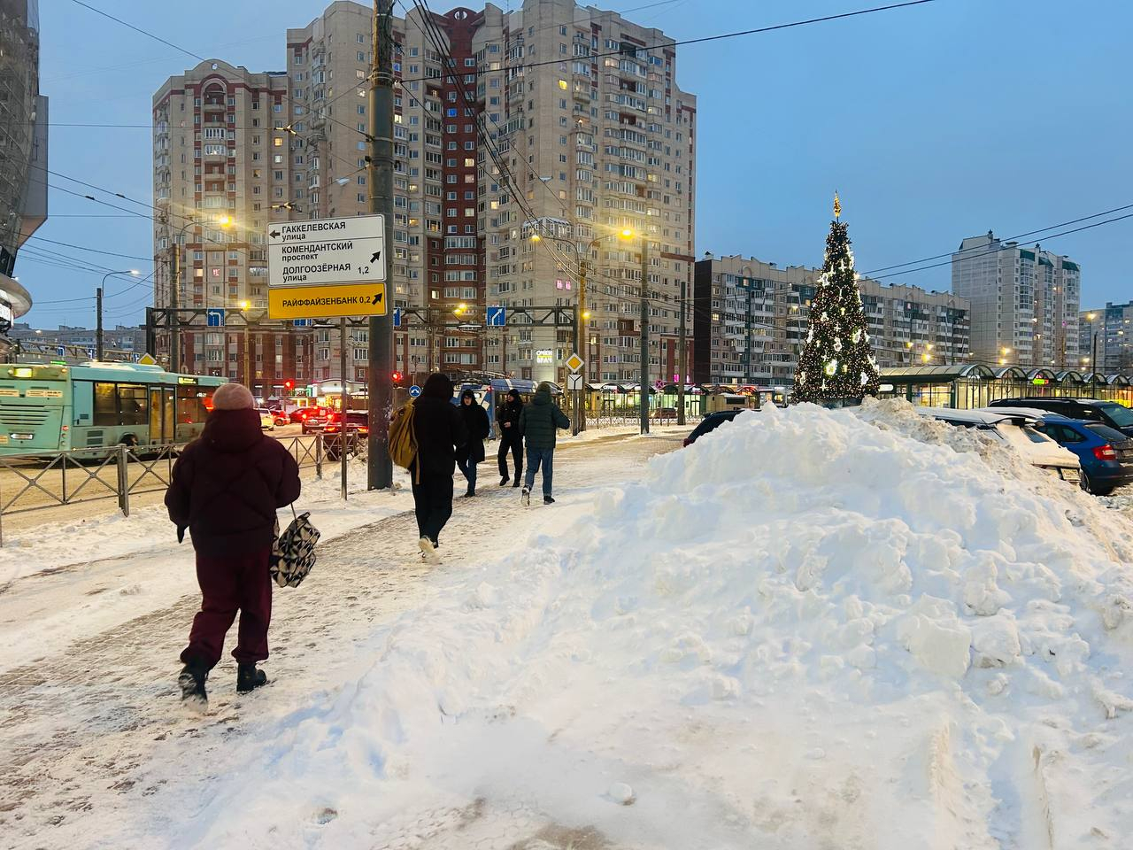Россиянам объяснили, когда можно не выходить на работу из-за непогоды