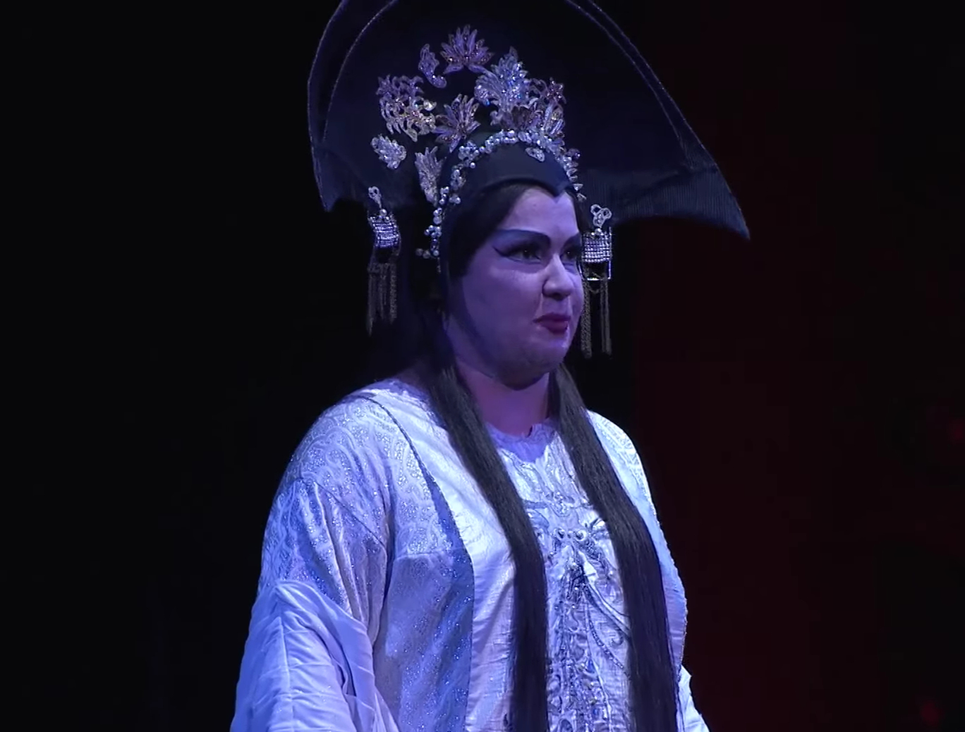 Анна Нетребко вышла в свет с особенным сыном