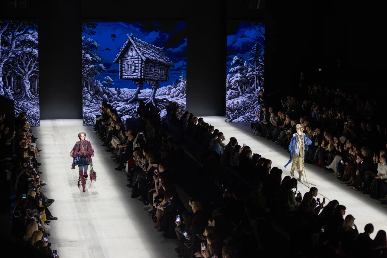 Второй день Московской недели моды: китайское ципао, русские сказки и роботы на подиуме
