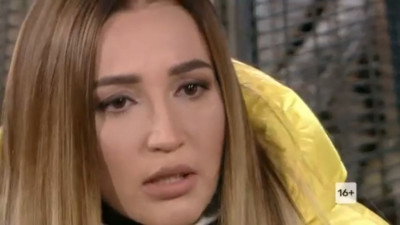 Бузова покрасила волосы и вернулась в 2004 год