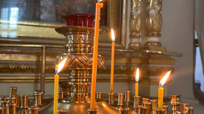 Перед Пасхой верующим напомнили о правилах использования свечей