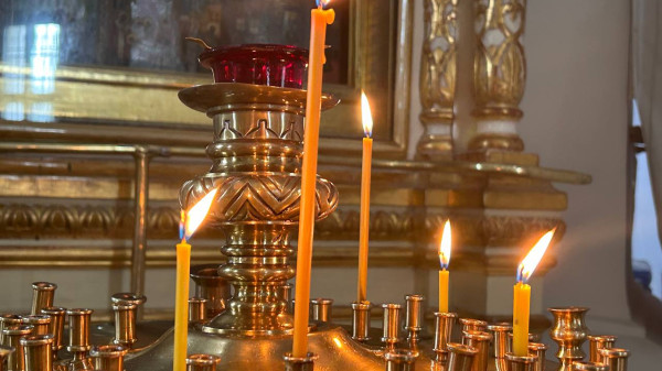 Перед Пасхой верующим напомнили о правилах использования свечей