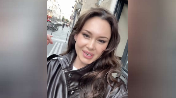 Жена Алексея Воробьева показала фигуру в микрошортах на отдыхе в США