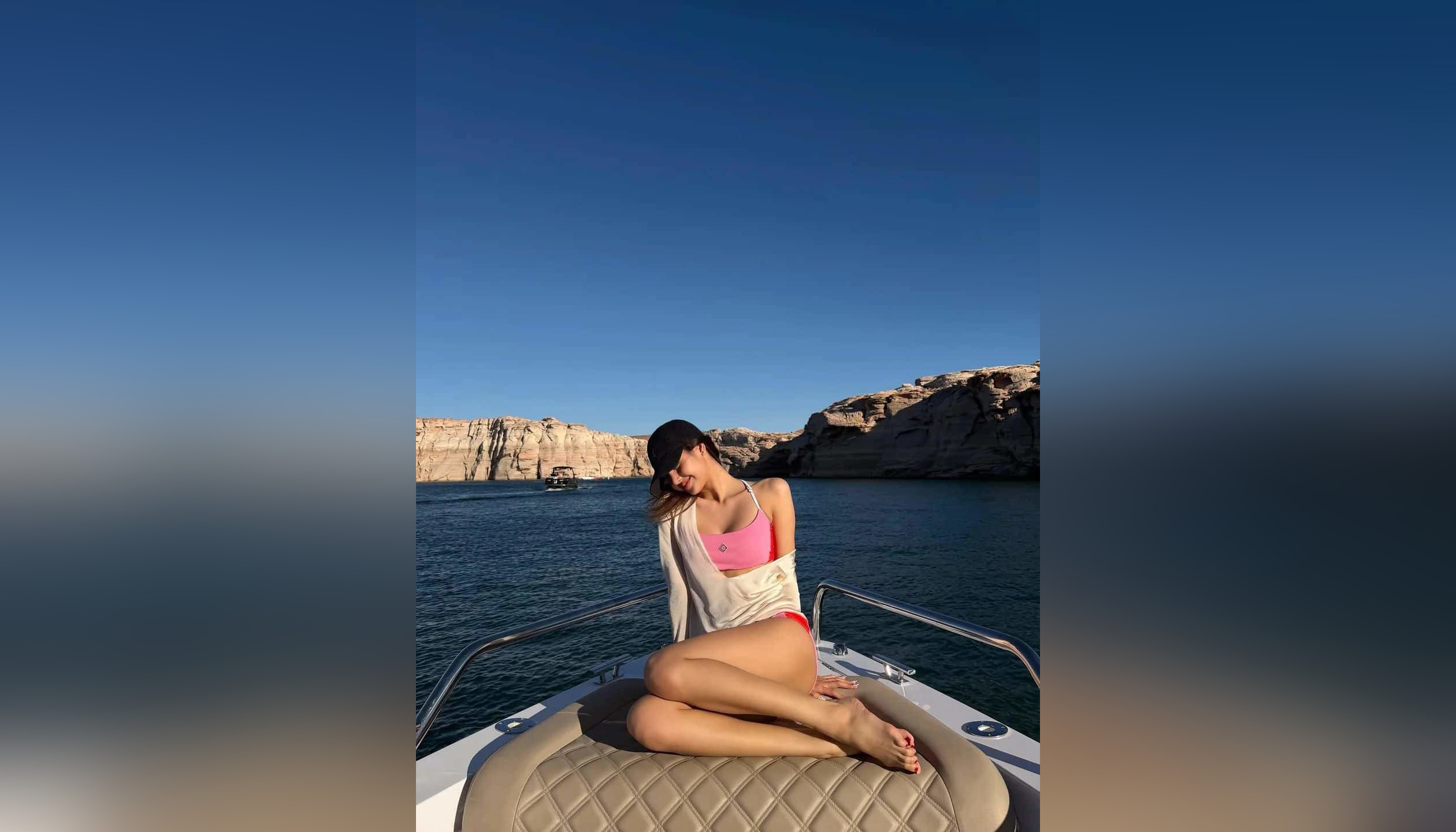 Лиса из BLACKPINK показала фото с отдыха на фоне скандала вокруг 10-летия группы