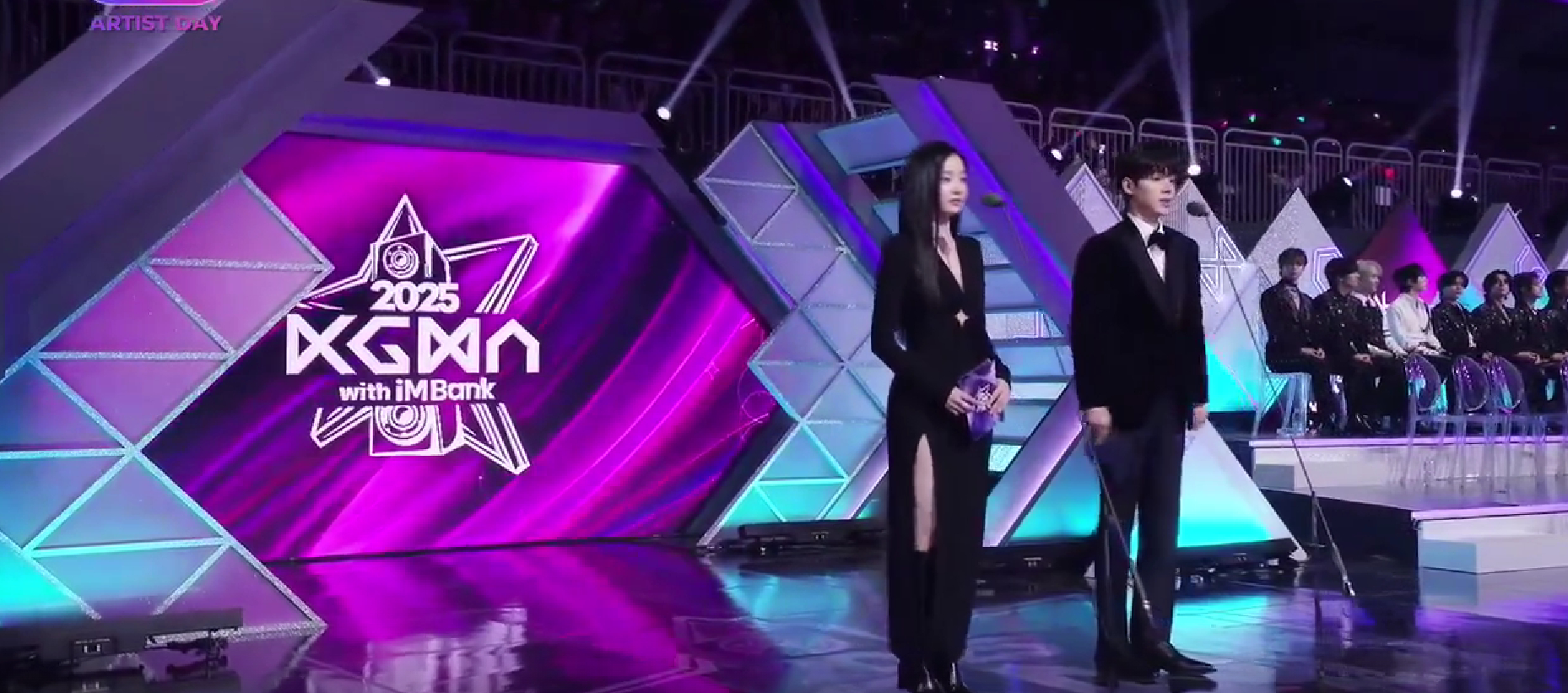 Оргкомитет Korea Grand Music Awards 2026 назвал ведущих церемонии награждения на мероприятии